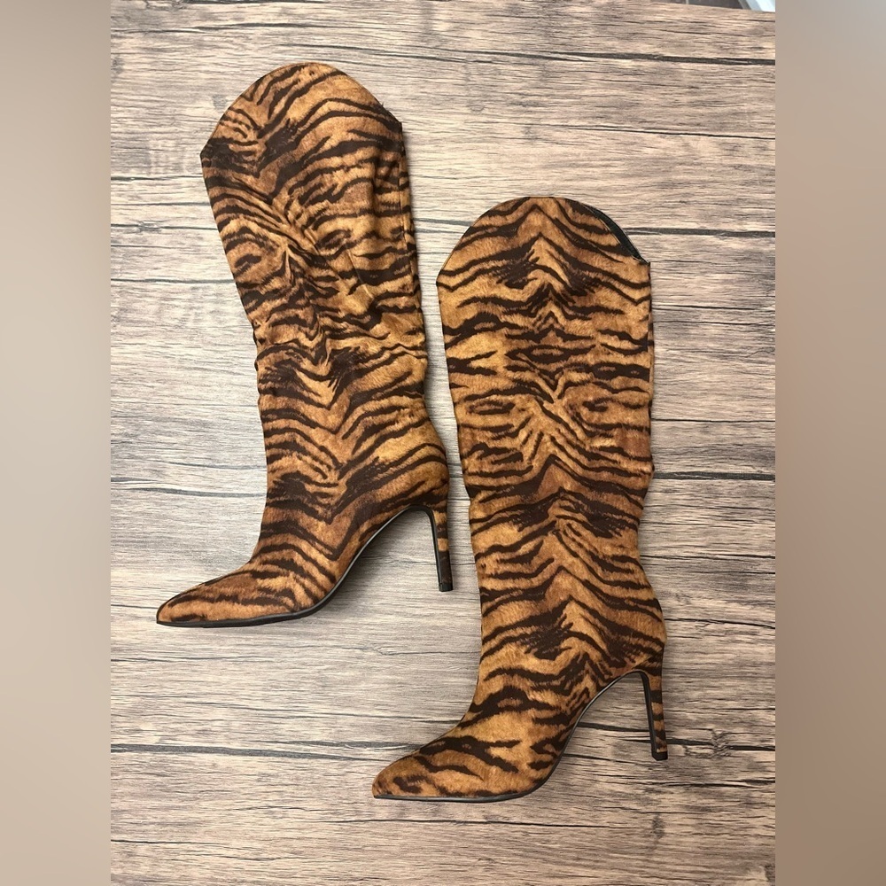 Chinese Laundry Riser Tiger Knee-High Boots NWOT